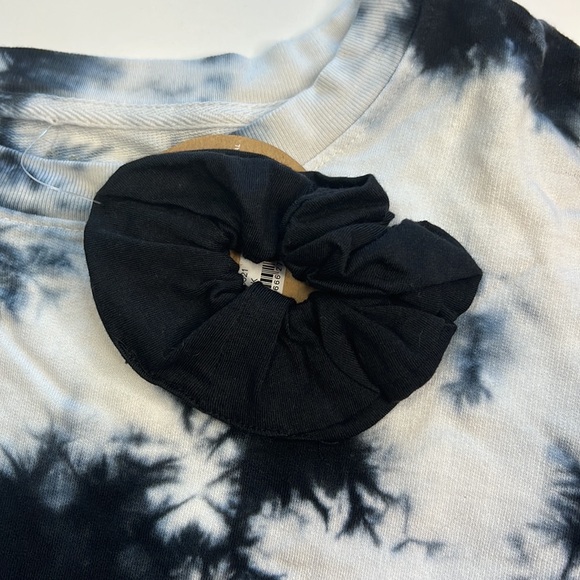 Sundown by Splendid Women's Black & White "Charli" Tie Dye Crewneck w/ Scrunchie - Picture 3 of 5